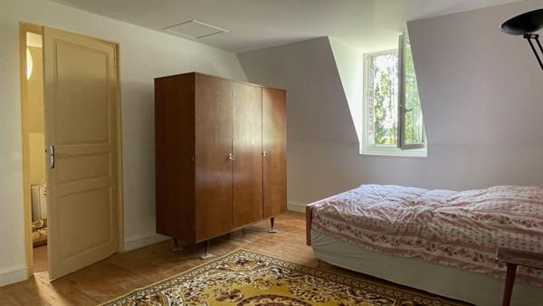 Propriete
                                                                                                                                                                                                                                                                                                                        12 pièce(s)                                                                                                                                                                                                          7 chambre(s)                                                                                                                                                                                                          305  m²