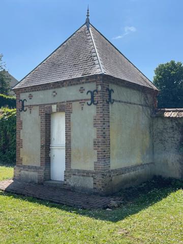 Propriete
                                                                                                                                                                                                                                                                                                                        12 pièce(s)                                                                                                                                                                                                          7 chambre(s)                                                                                                                                                                                                          305  m²