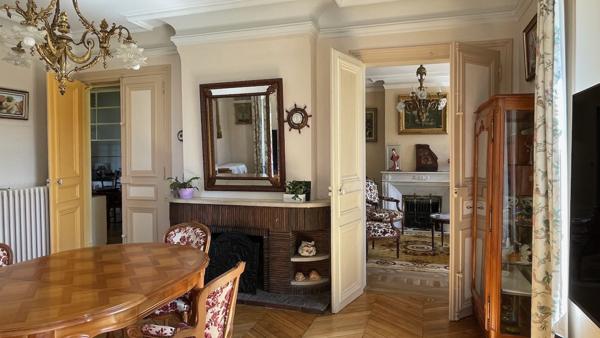 Propriete
                                                                                                                                                                                                                                                                                                                        12 pièce(s)                                                                                                                                                                                                          7 chambre(s)                                                                                                                                                                                                          305  m²