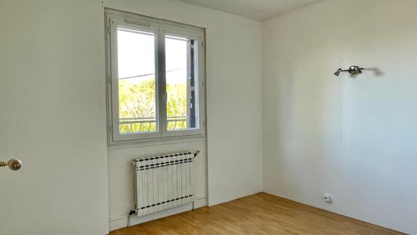 Maison
                                                                                                                                                                                                                                                                                                                        6 pièce(s)                                                                                                                                                                                                          3 chambre(s)                                                                                                                                                                                                          73  m²