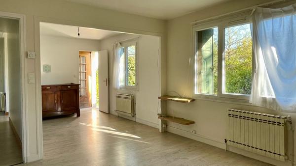Maison
                                                                                                                                                                                                                                                                                                                        6 pièce(s)                                                                                                                                                                                                          3 chambre(s)                                                                                                                                                                                                          73  m²