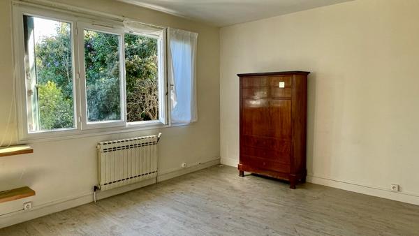 Maison
                                                                                                                                                                                                                                                                                                                        6 pièce(s)                                                                                                                                                                                                          3 chambre(s)                                                                                                                                                                                                          73  m²