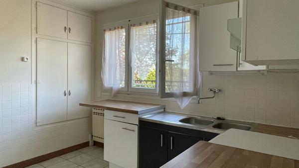 Maison
                                                                                                                                                                                                                                                                                                                        6 pièce(s)                                                                                                                                                                                                          3 chambre(s)                                                                                                                                                                                                          73  m²