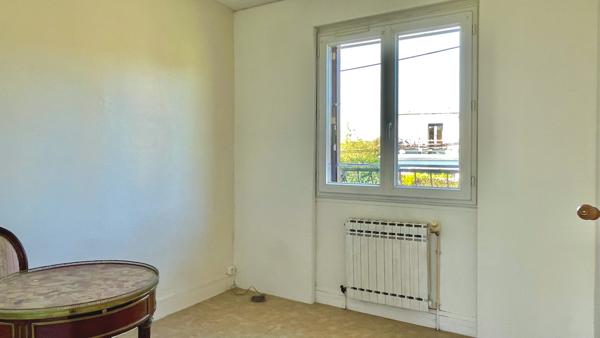 Maison
                                                                                                                                                                                                                                                                                                                        6 pièce(s)                                                                                                                                                                                                          3 chambre(s)                                                                                                                                                                                                          73  m²