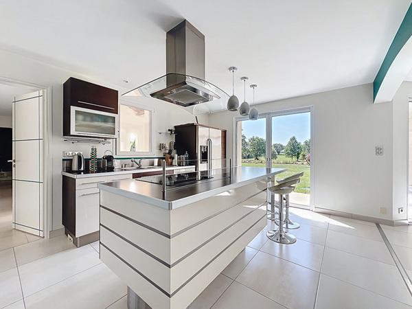 Vente maison Bellevigny : 483 000 € - AJP Immobilier La Roche-sur-Yon