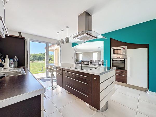 Vente maison Bellevigny : 483 000 € - AJP Immobilier La Roche-sur-Yon