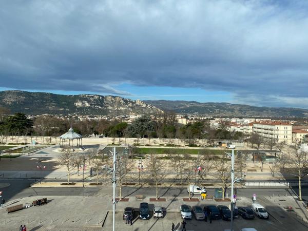 GRAND TYPE 5 - VALENCE AVEC VUE