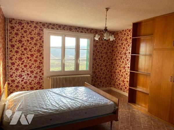 Maison à Vendre à Oger (51190) d'une surface habitable de 136 m² comprenant : 
Au rez-de-chaus...