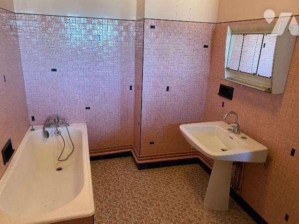 Maison à Vendre à Oger (51190) d'une surface habitable de 136 m² comprenant : 
Au rez-de-chaus...