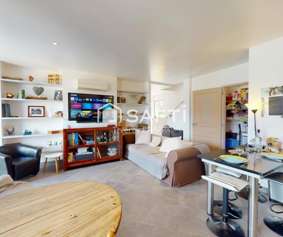 Villa contemporaine pieds dans l'eau, site Natura 2000 entre port de plaisance et réserve de Scandola. 97m², 4 chambres, 30 min aéroport Calvi.