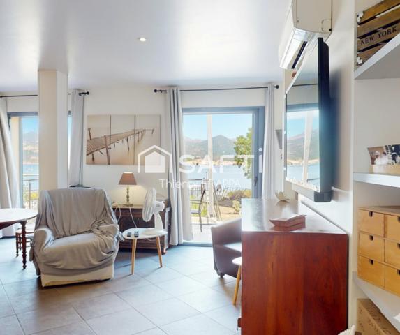 Villa contemporaine pieds dans l'eau, site Natura 2000 entre port de plaisance et réserve de Scandola. 97m², 4 chambres, 30 min aéroport Calvi.