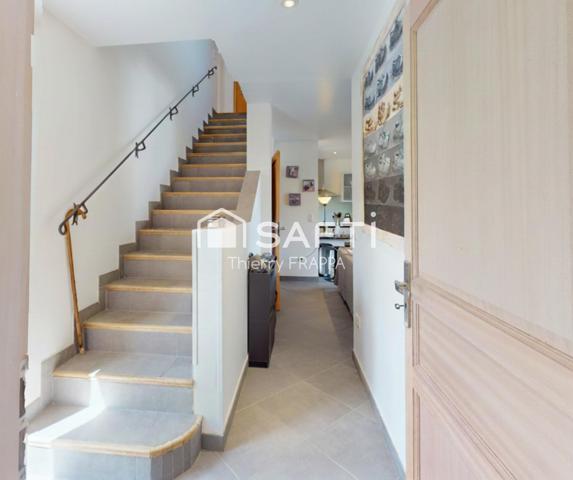 Villa contemporaine pieds dans l'eau, site Natura 2000 entre port de plaisance et réserve de Scandola. 97m², 4 chambres, 30 min aéroport Calvi.