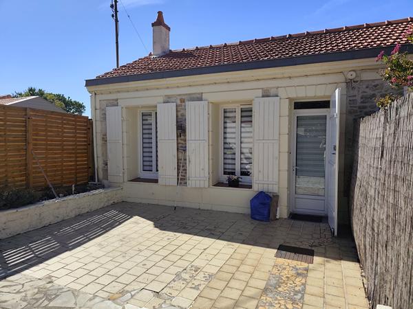 EXCLUSIVITE - Maison Rochefort 2 pièces - proche des commerces.