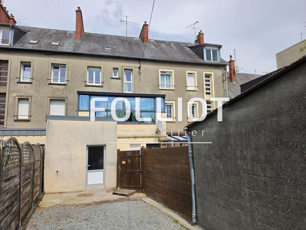 Immeuble avec appartement et local commercial à vendre à Périers - Réf 2671FL