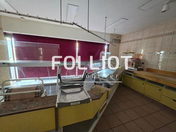 Immeuble avec appartement et local commercial à vendre à Périers - Réf 2671FL