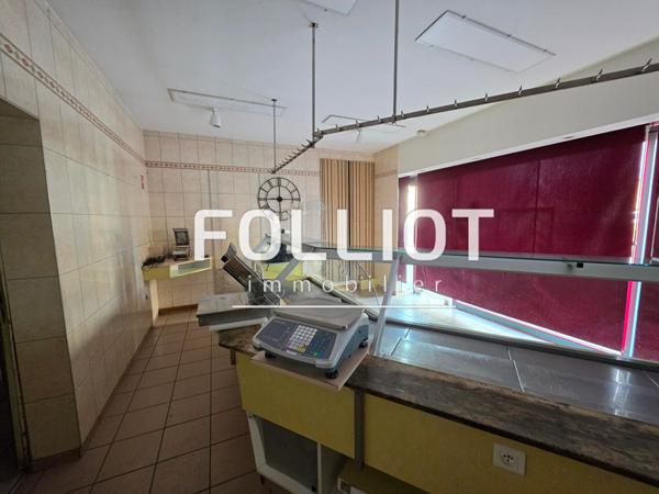Immeuble avec appartement et local commercial à vendre à Périers - Réf 2671FL