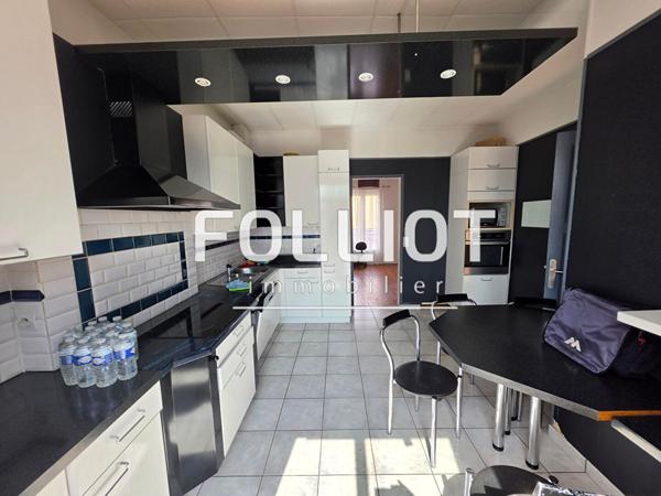 Immeuble avec appartement et local commercial à vendre à Périers - Réf 2671FL