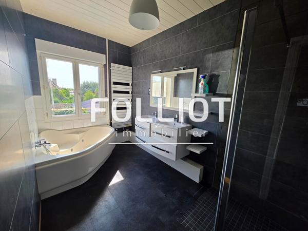 Immeuble avec appartement et local commercial à vendre à Périers - Réf 2671FL