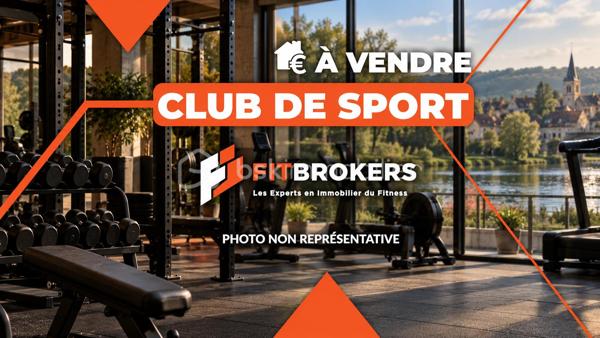 Je vous propose ce fonds de commerce d'une salle de sport généraliste de 520 m², exploité depuis 2018.
Le club bénéficie d’une implantation au sein d'une zone commerciale et dispose actuellement d’une base d’environ 800 membres actifs.
L’établissement propose une offre complète permettant de répondre aux principaux usages d’un club de fitness : musculation, cardio-training, poids libres, cross-training, biking et cours collectifs.
L’activité bénéficie d’un modèle économique particulièrement récurrent, avec plus de 90 % du chiffre d’affaires encaissé par prélèvement, offrant une bonne visibilité sur les encaissements.
Le local présente également un loyer maîtrisé de 2 400 € HT par mois pour une surface de 520 m².
Une possibilité de développement supplémentaire existe avec l’opportunité de louer environ 270 m² complémentaires, permettant d’envisager une extension du club ou la création de nouvelles activités : Pilates, coaching, small group training, récupération, espace bien-être ou autre concept complémentaire.

Principales caractéristiques :

Fonds de commerce de salle de sport / fitness
Surface : 520 m²
Activité depuis : 2018
Environ 800 membres actifs
Plus de 90 % du CA encaissé par prélèvement
Loyer : 2 400 € HT / mois
Possibilité de louer 270 m² supplémentaires
Activités : musculation, cardio, poids libres, cross-training, biking et cours collectifs

Cette affaire peut notamment convenir à un exploitant indépendant, un professionnel du fitness souhaitant reprendre un club existant ou une enseigne cherchant à poursuivre son développement dans le secteur.
Les informations détaillées concernant l’exploitation, les éléments financiers, le bail commercial et les équipements pourront être communiquées aux candidats acquéreurs dans le cadre du processus de cession.

Dossier confidentiel – Informations complémentaires après prise de contact et accord de confidentialité.