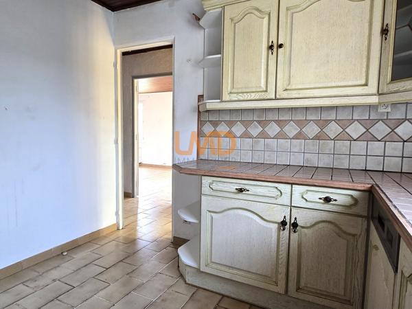 Maison plain-pied, garage, terrain 826 m², au calme avec vue dégagée