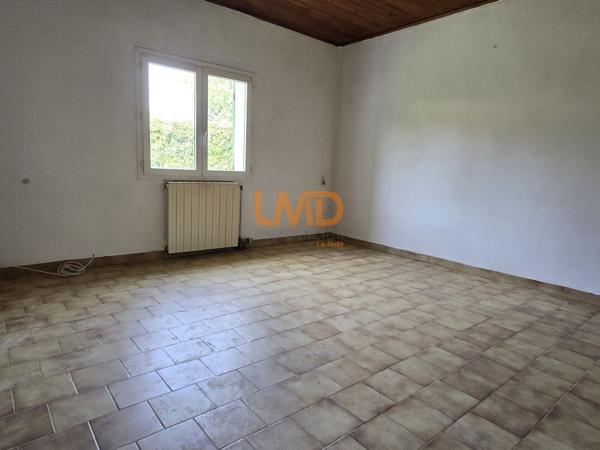 Maison plain-pied, garage, terrain 826 m², au calme avec vue dégagée