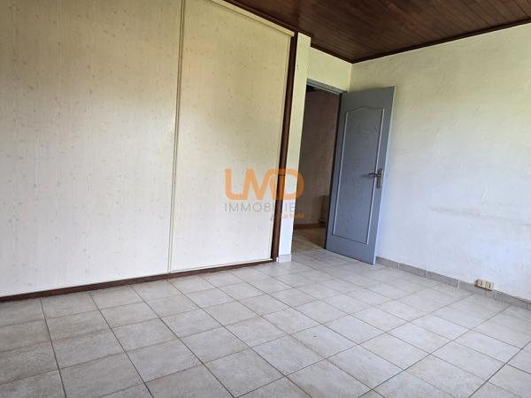 Maison plain-pied, garage, terrain 826 m², au calme avec vue dégagée