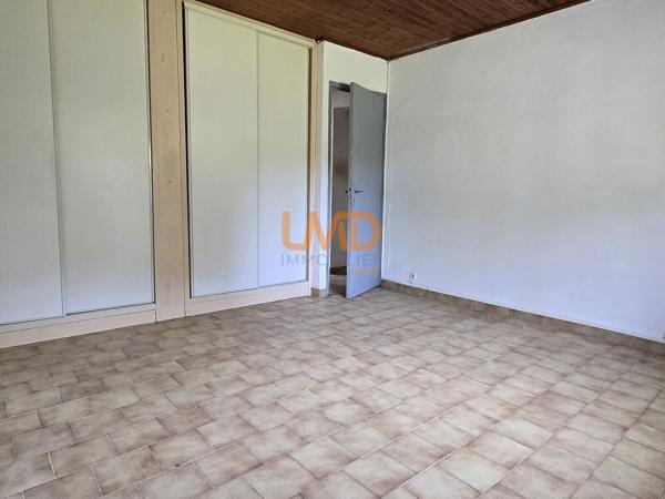 Maison plain-pied, garage, terrain 826 m², au calme avec vue dégagée