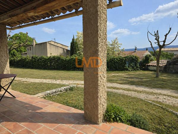Maison plain-pied, garage, terrain 826 m², au calme avec vue dégagée