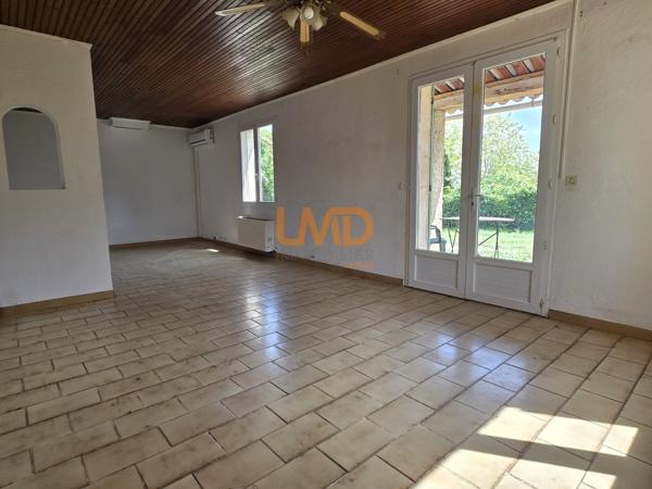 Maison plain-pied, garage, terrain 826 m², au calme avec vue dégagée