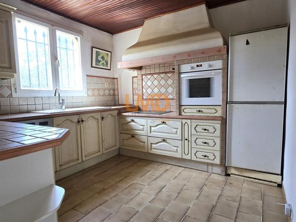 Maison plain-pied, garage, terrain 826 m², au calme avec vue dégagée