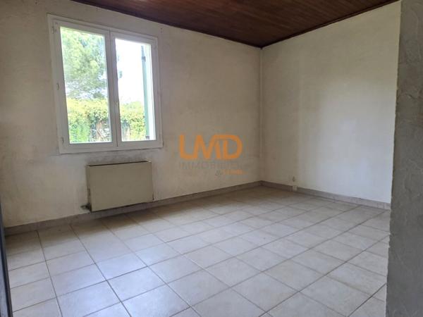 Maison plain-pied, garage, terrain 826 m², au calme avec vue dégagée