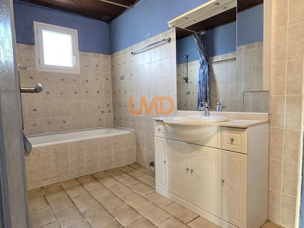 Maison plain-pied, garage, terrain 826 m², au calme avec vue dégagée