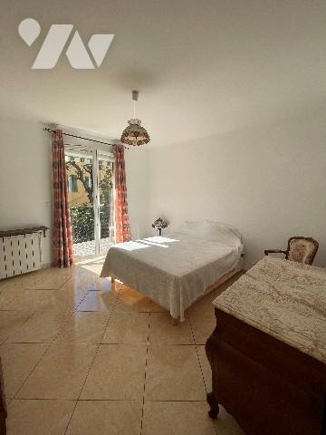 MARSEILLE 7ème, T4/5, bien rare dans quartier prisé de la cité phocéenne, à quelques pas de la mer.