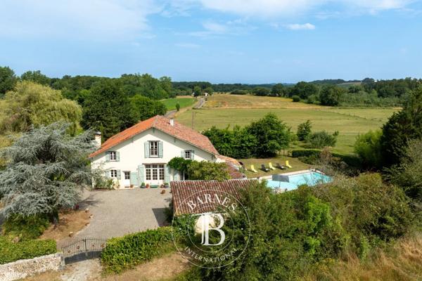 Amou, Propriété 5 Chambres -  287 m² à vendre