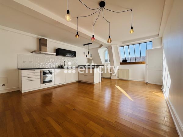 Appartement
         3 pièces
        - 90 m² 329 000 € *