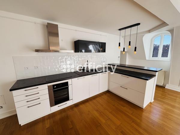 Appartement
         3 pièces
        - 90 m² 329 000 € *