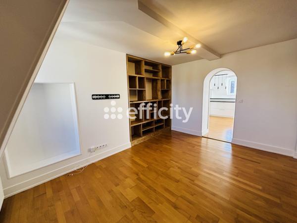 Appartement
         3 pièces
        - 90 m² 329 000 € *