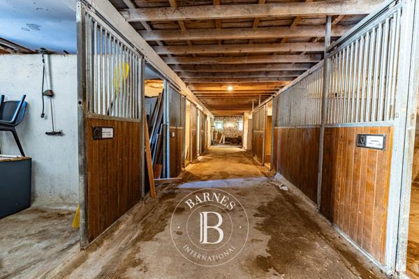 Langogne, Propriété 10 Chambres  à vendre