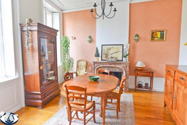 Maison de ville 4 chambres avec jardin à Laval – Entre la Gare et la Préfecture