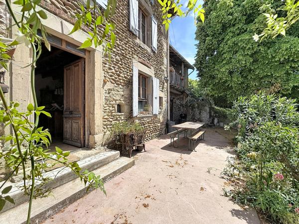 Grande maison de caractère - 356 m² sur terrain de 28 000m2 - Albon