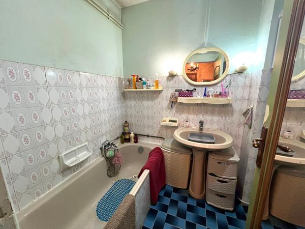 Cagnes Sur Mer Studio loué 33 m2 Terrasse 10 m2 Cave