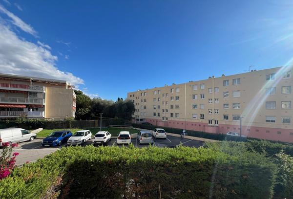 Cagnes Sur Mer Studio loué 33 m2 Terrasse 10 m2 Cave