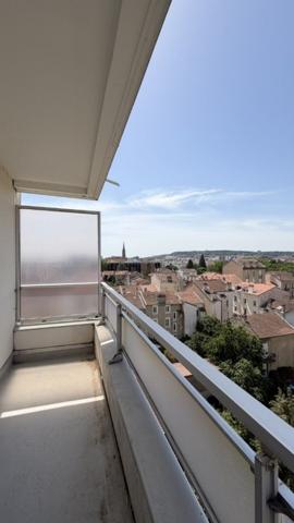 APPARTEMENT F2 AVEC BALCON PARC SAINTE MARIE