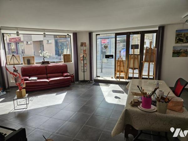 Maison de ville avec local commercial ETEL centre