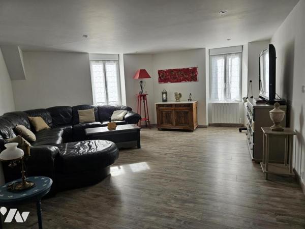 Maison de ville avec local commercial ETEL centre