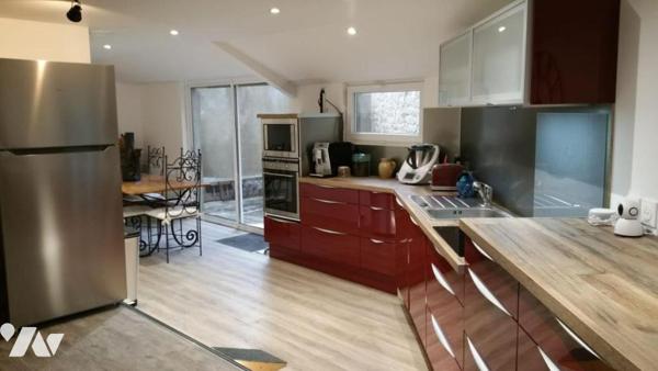 Maison de ville avec local commercial ETEL centre