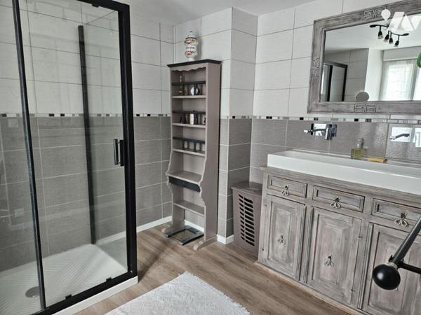 Maison de ville avec local commercial ETEL centre