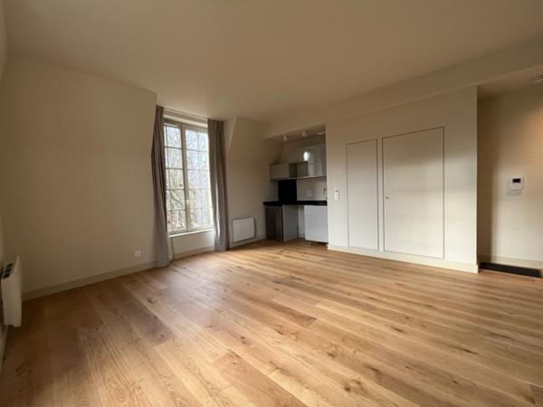 POITIERS SUD, CHATEAU DE LA MOTTE, STUDIO DE 30m² AVEC PARKING.