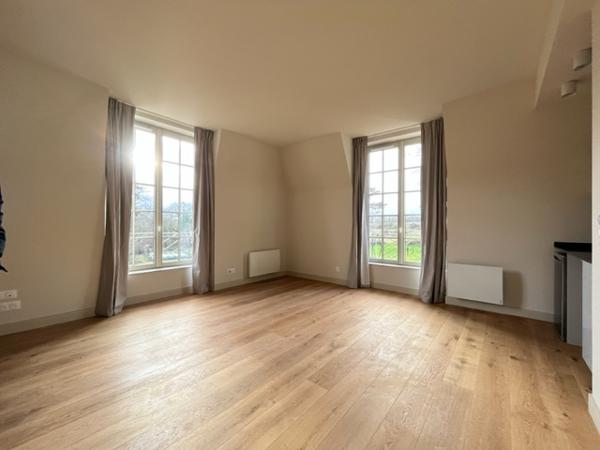 POITIERS SUD, CHATEAU DE LA MOTTE, STUDIO DE 30m² AVEC PARKING.