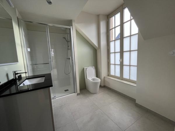 POITIERS SUD, CHATEAU DE LA MOTTE, STUDIO DE 30m² AVEC PARKING.